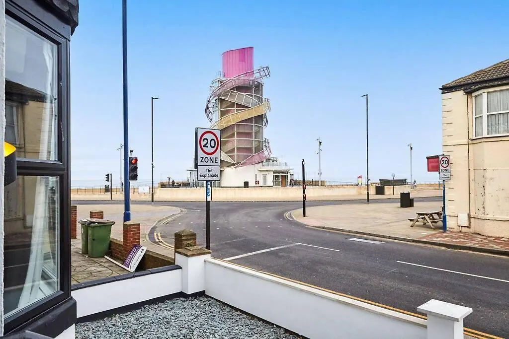 Seaside Pano Apartment #6 With Seaview At Bowles Aparthotel By Yoko Property Redcar 0*,  Royaume-Uni